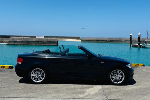4 seater! Drive in Okinawa in a stylish BMW convertible car!