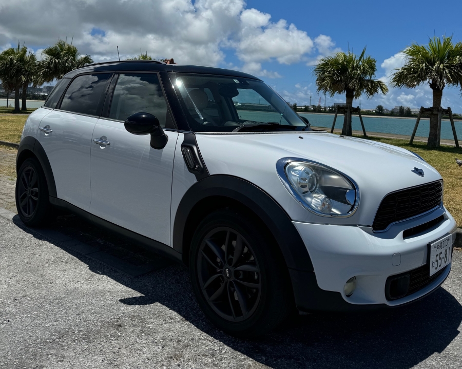 MINI Crossover – Sporty Cooper S! The perfect size for your trip to Okinawa!