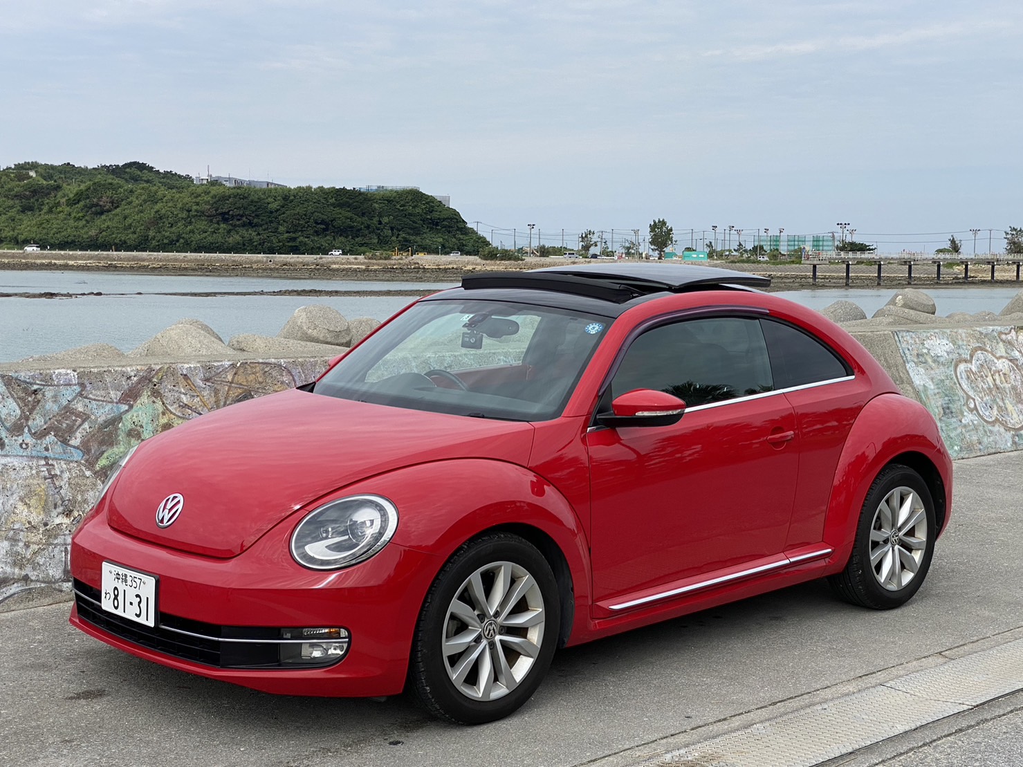 The Beetle comes with a sunroof! Available in a variety of colors, 12100 yen per night for 2 days! 50% off after the 2nd night