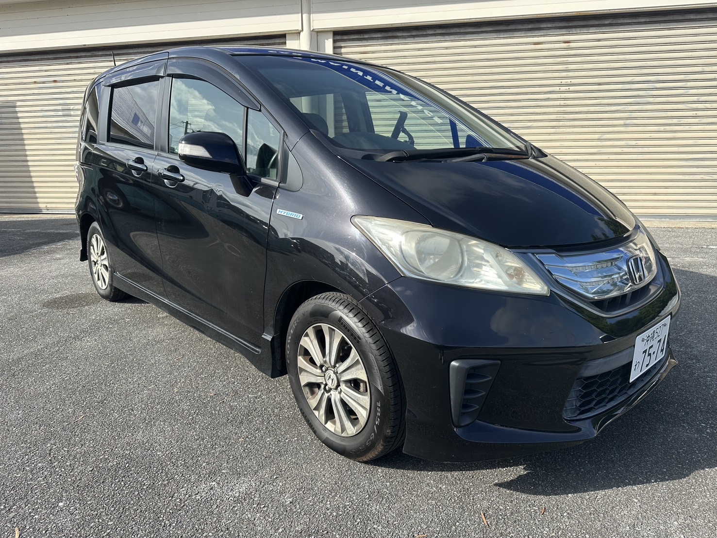 Miyako Airport free shuttle ~ large capacity luggage carrier for up to 5 people ~ reasonable price for 7 people